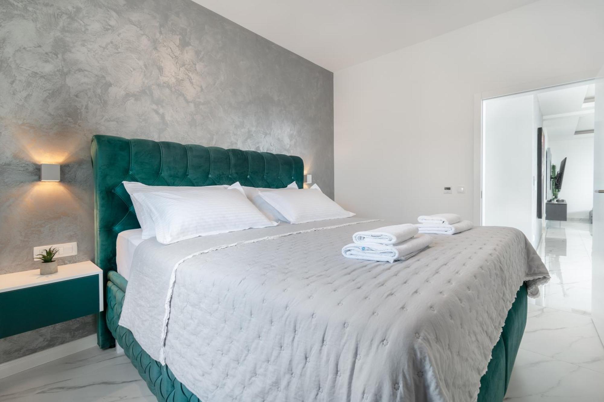 Appartement Lux Penthouse Panoramic View With Jacuzzi à Makarska Extérieur photo